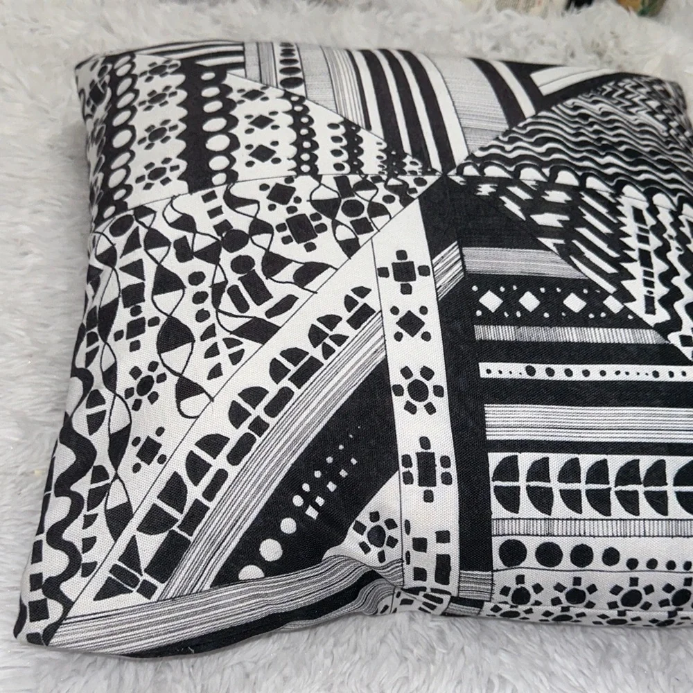 Geometric Black and White Accent Pillow‎ NWOT